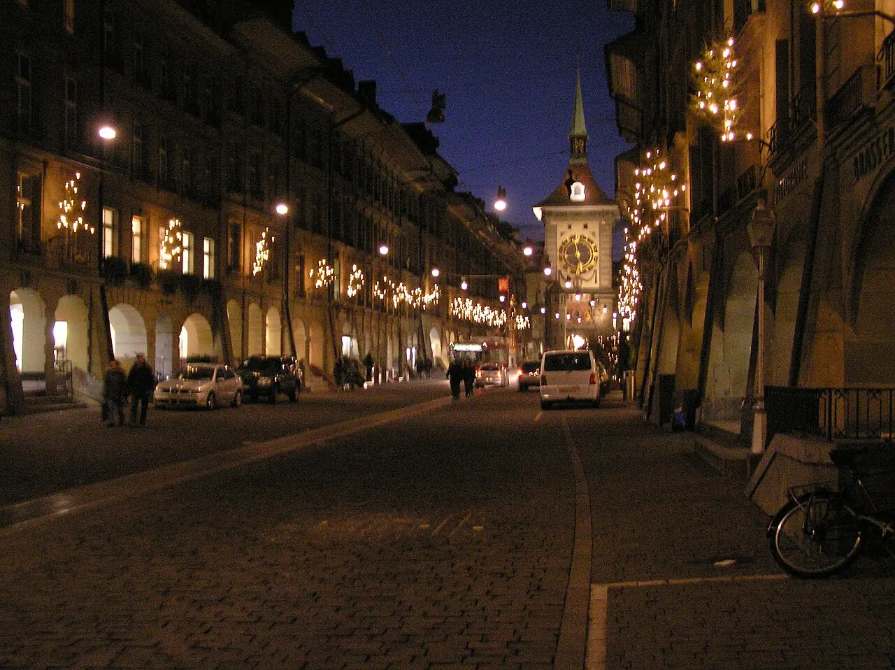 Kramgasse with Christmas lights on the arcades and the Zytglogge at dusk (30 December 2008)